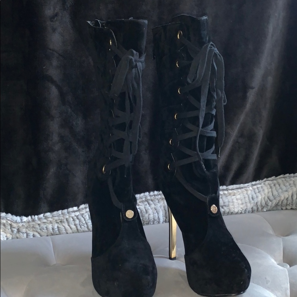 Platform Black and gold